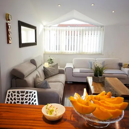 Leonardo アパート ロヴィニ