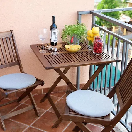 アパート Leonardo ロヴィニ