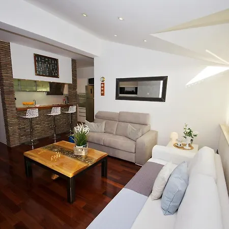 Leonardo Apartment *