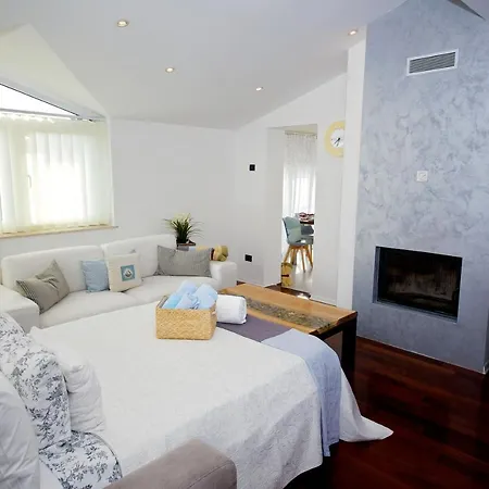 Leonardo Apartment